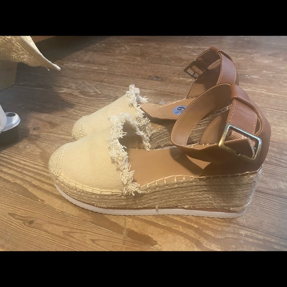 Espadrilles - Picture 4 of 4